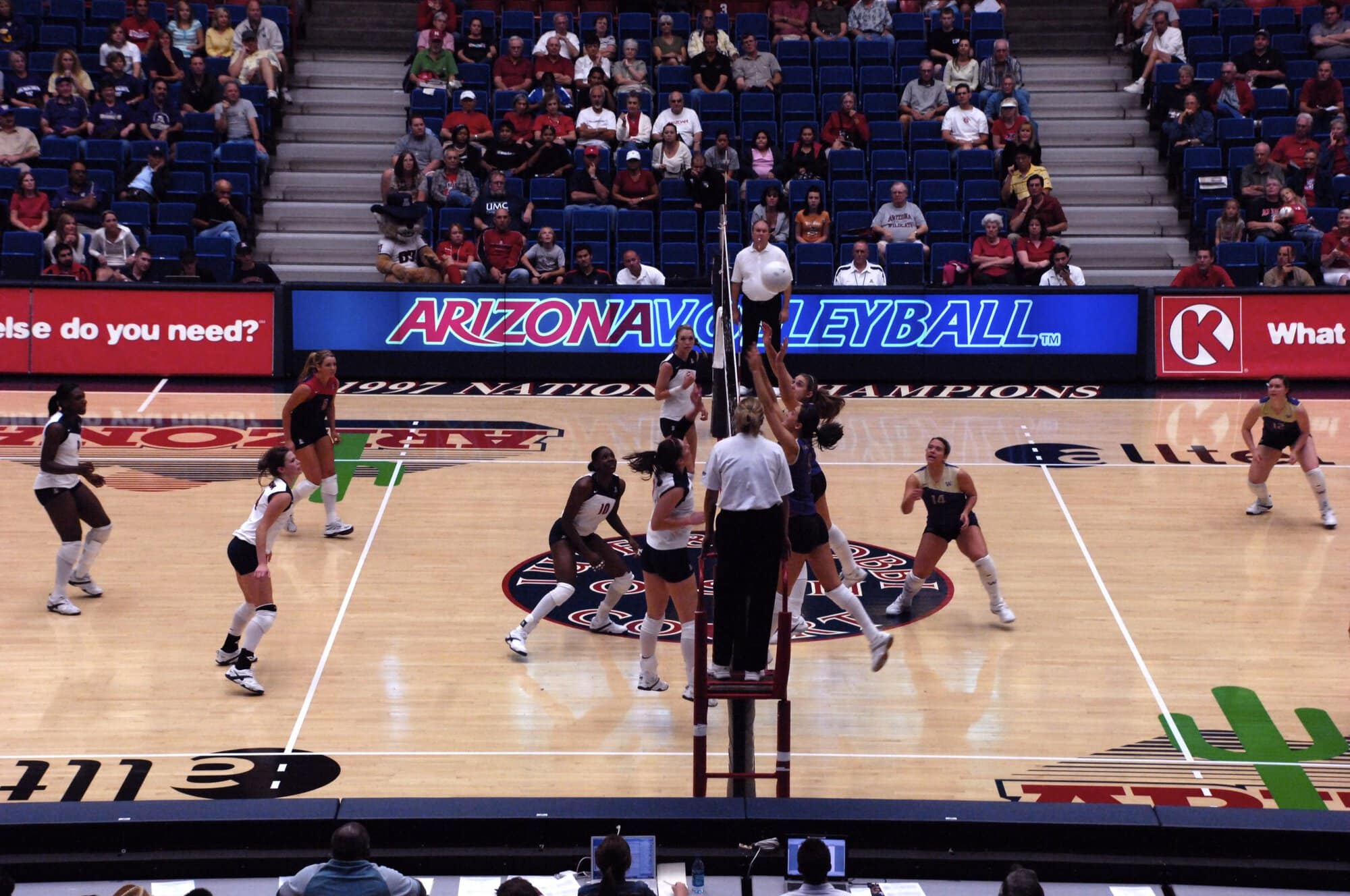 UA Volleyball vs Washington State 11-01-07