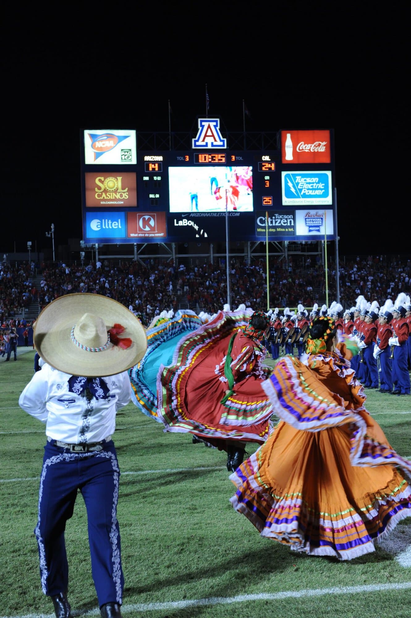 UA vs Cal – Halfime Show