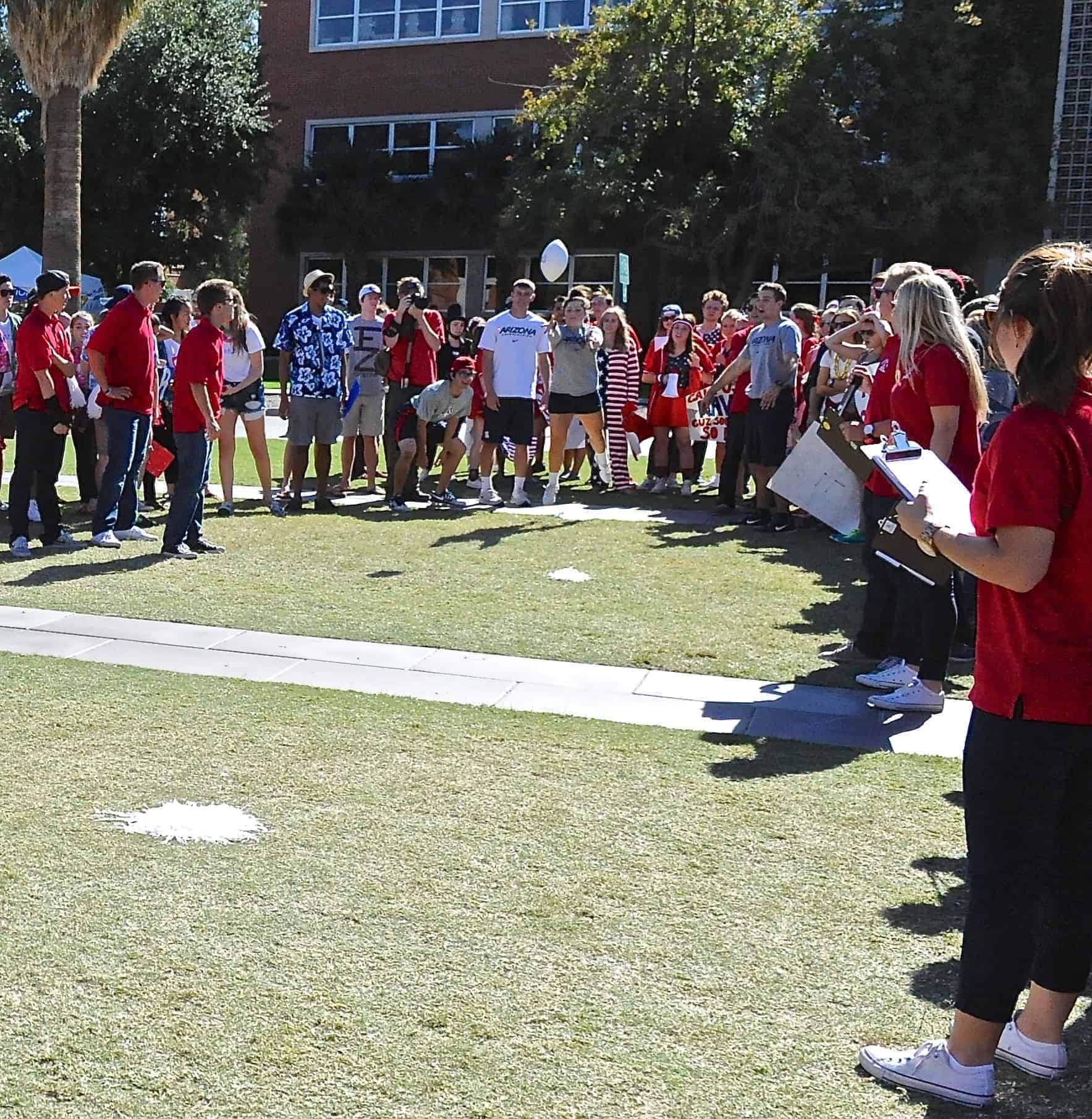 Mall Ball Toss Contest