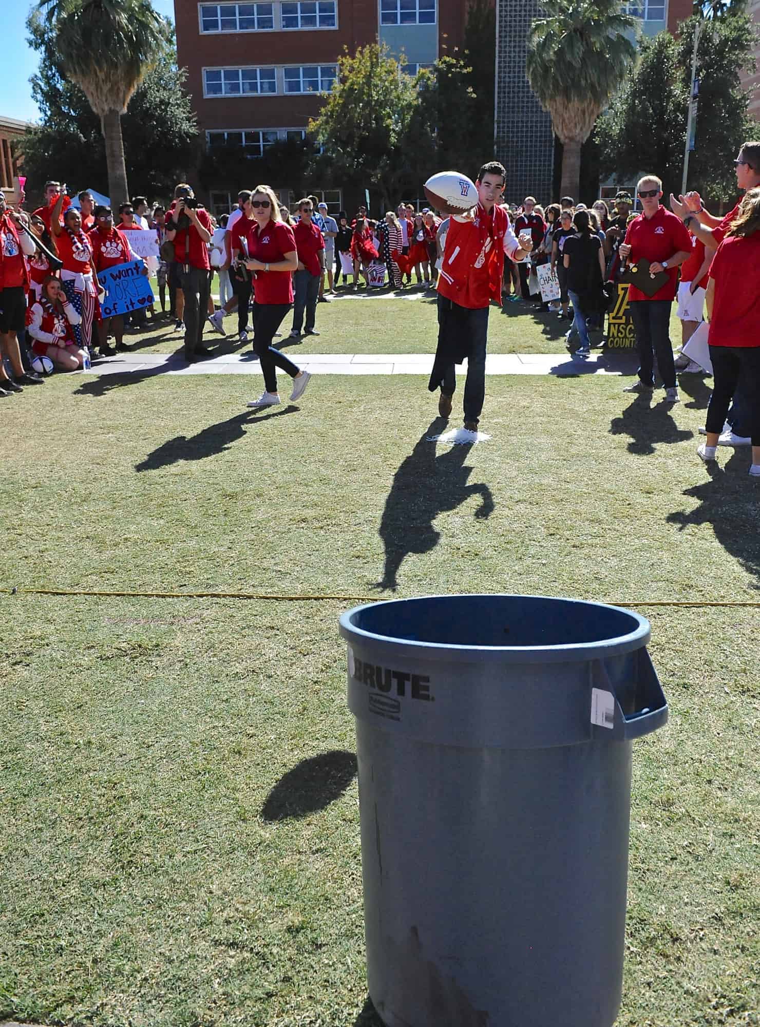 Mall Ball Toss Contest