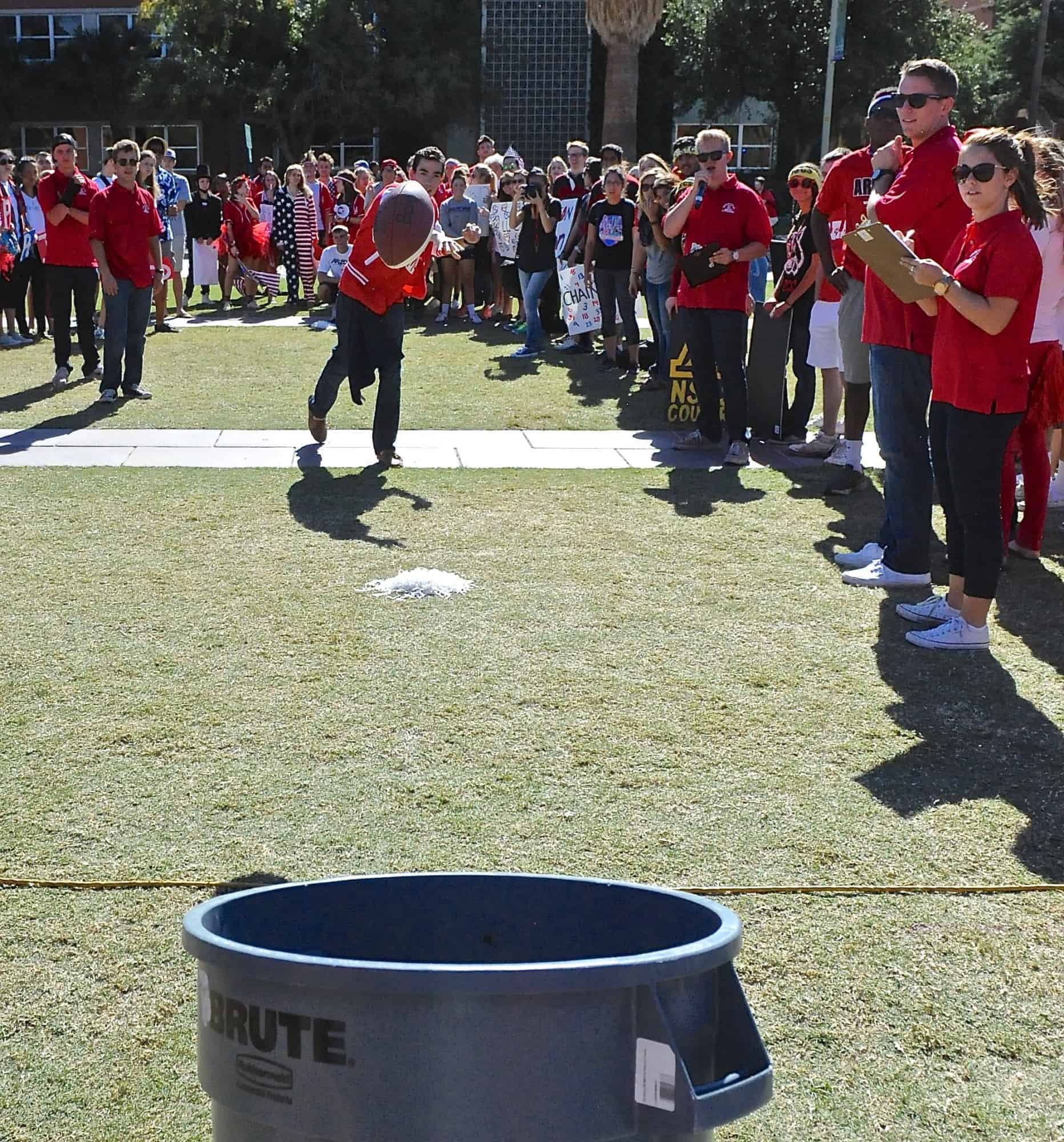 Mall Ball Toss Contest
