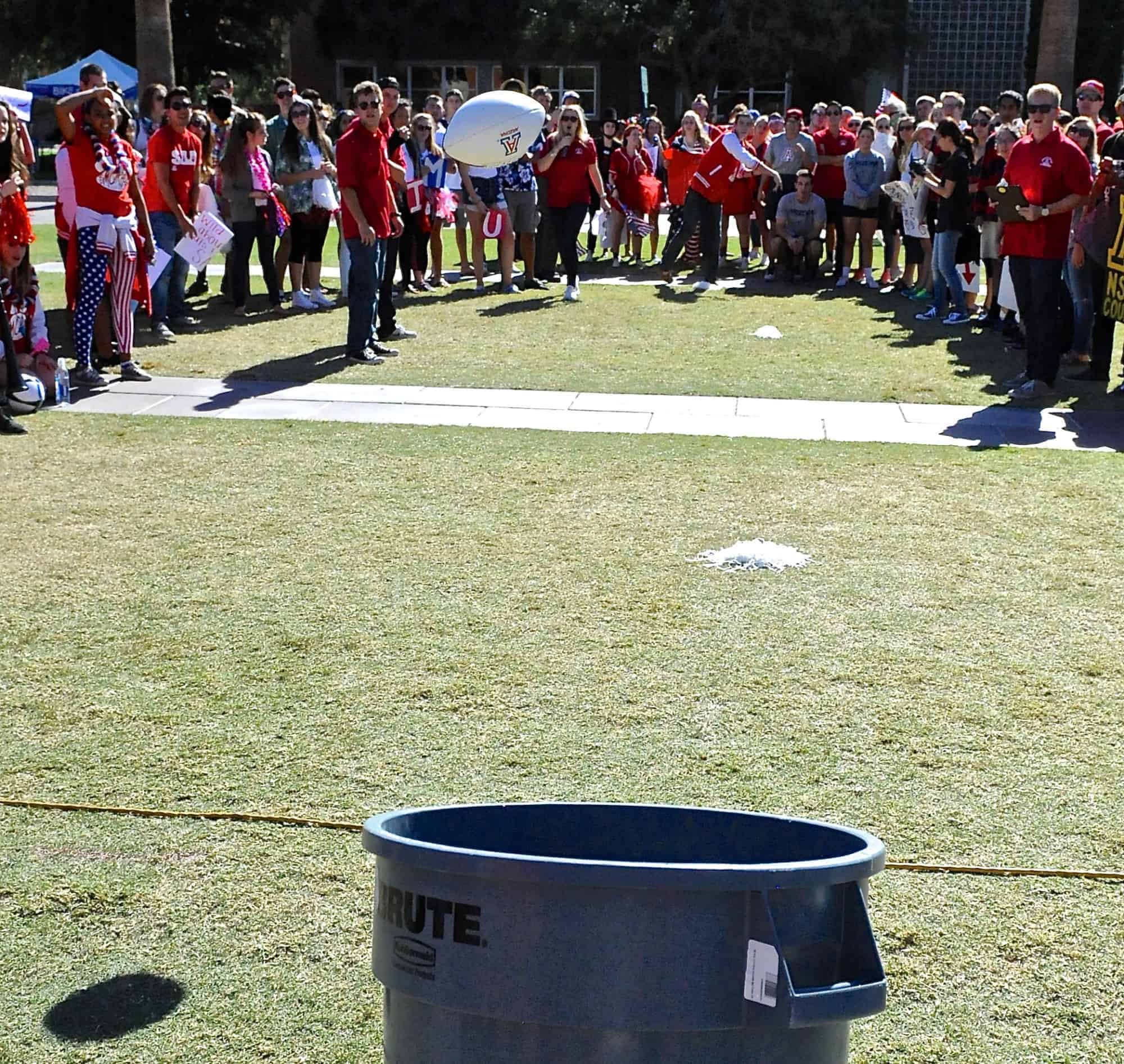 Mall Ball Toss Contest