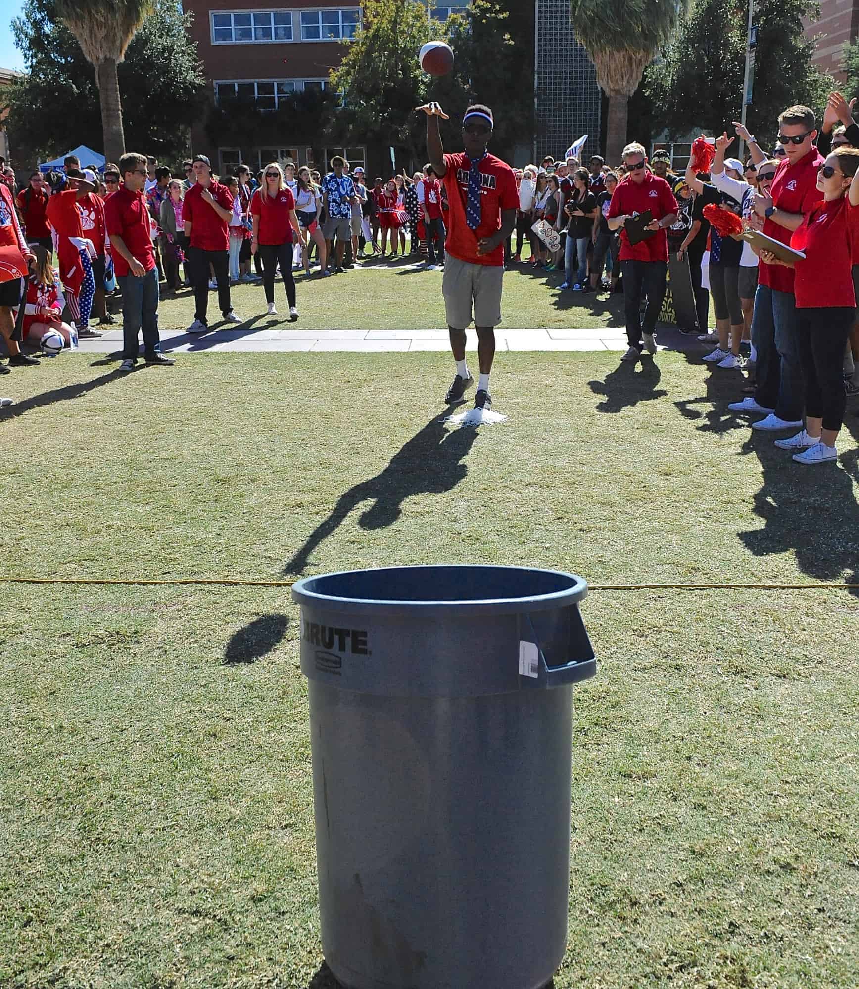 Mall Ball Toss Contest