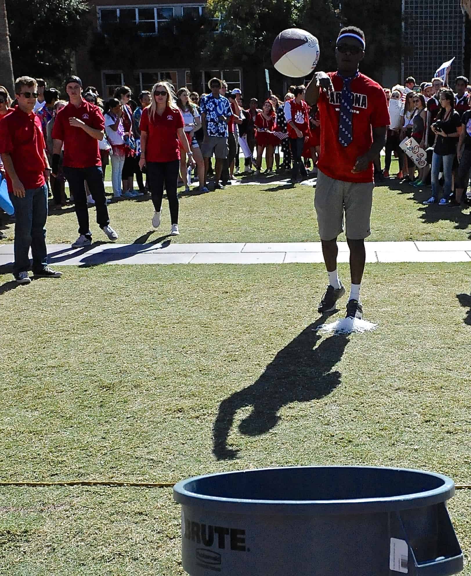 Mall Ball Toss Contest