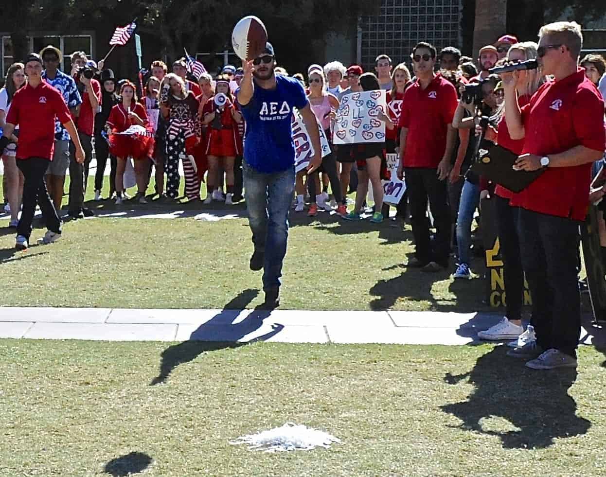 Mall Ball Toss Contest
