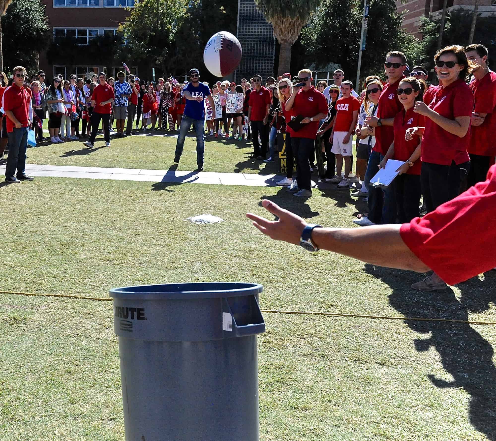 Mall Ball Toss Contest