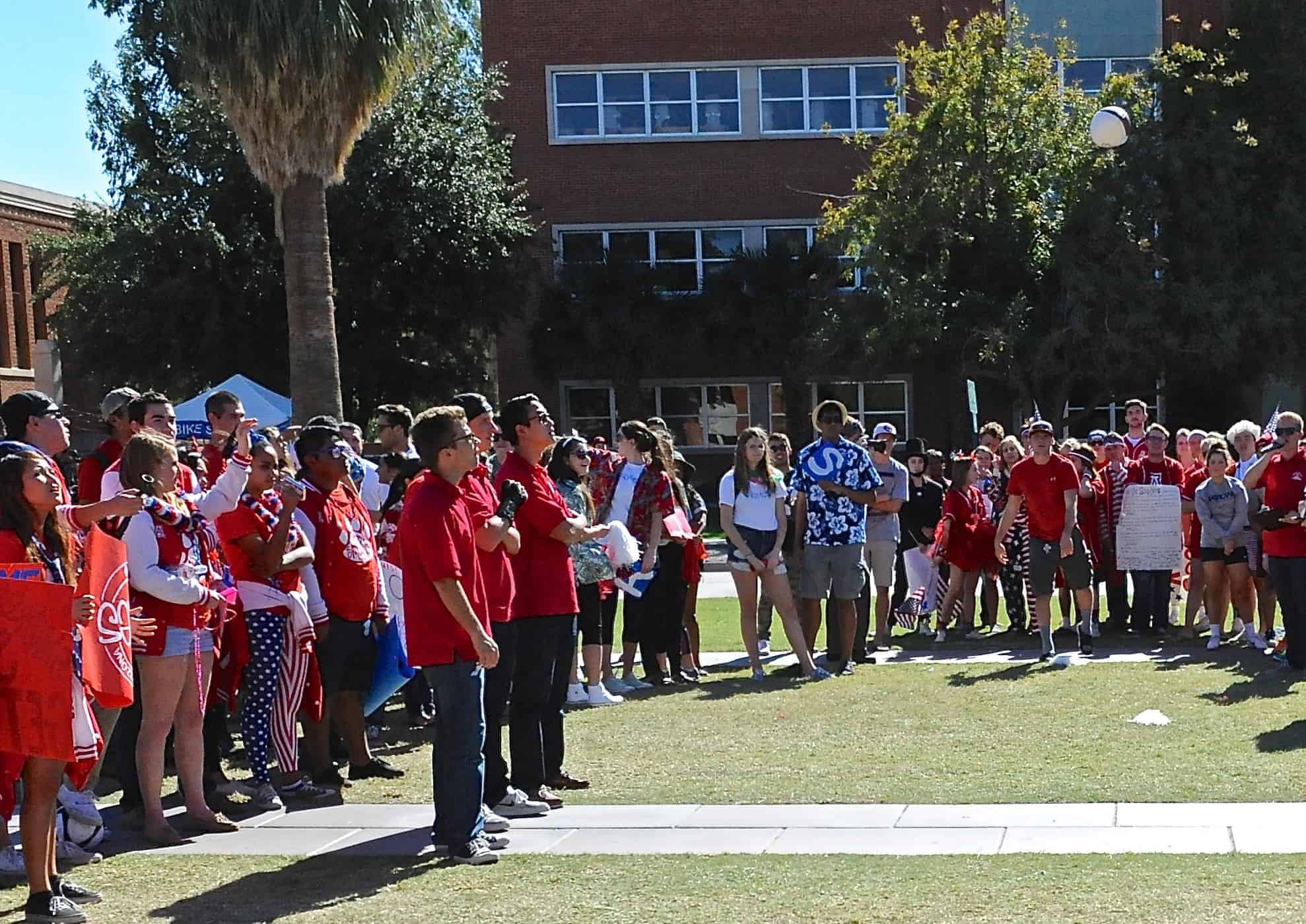 Mall Ball Toss Contest