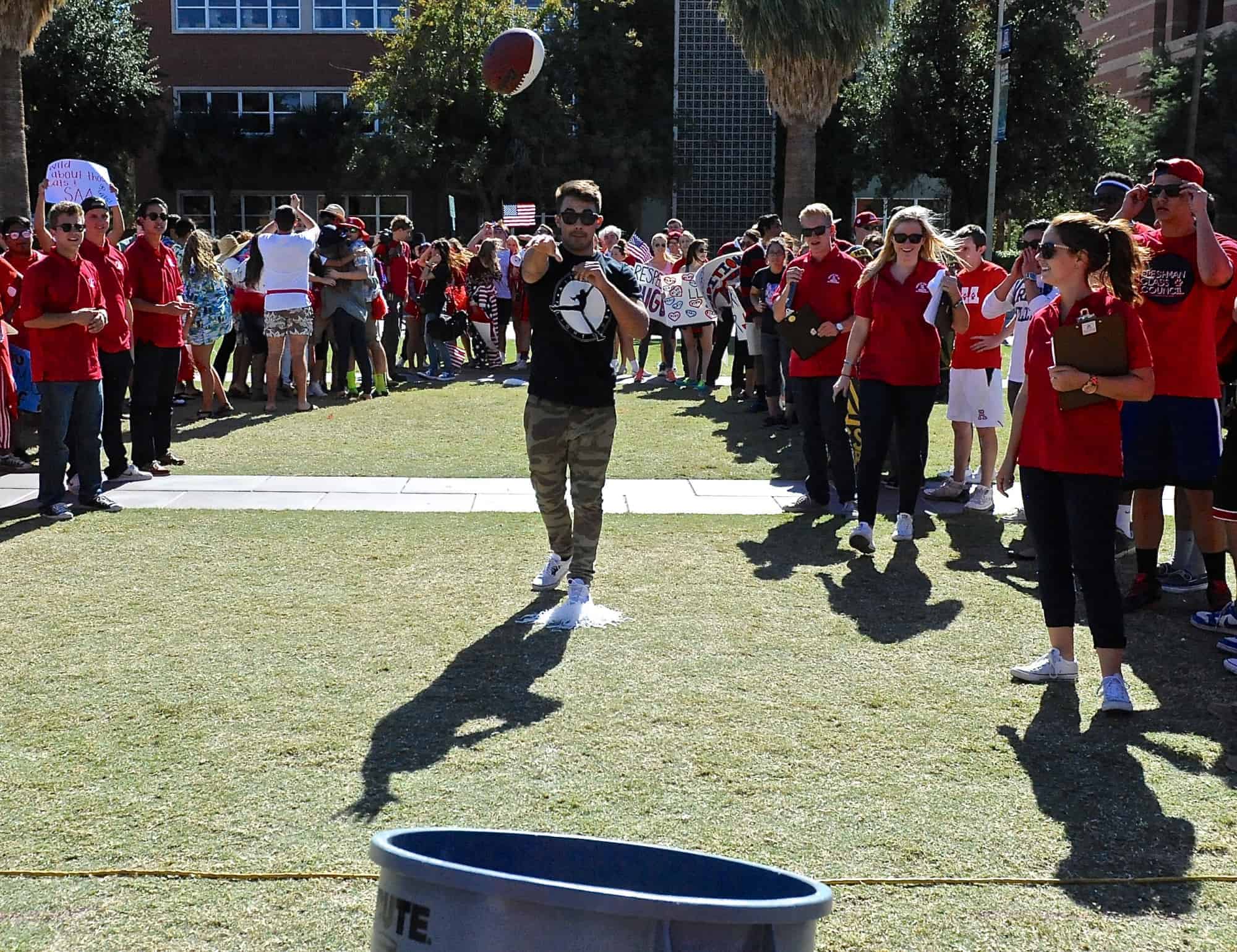 Mall Ball Toss Contest