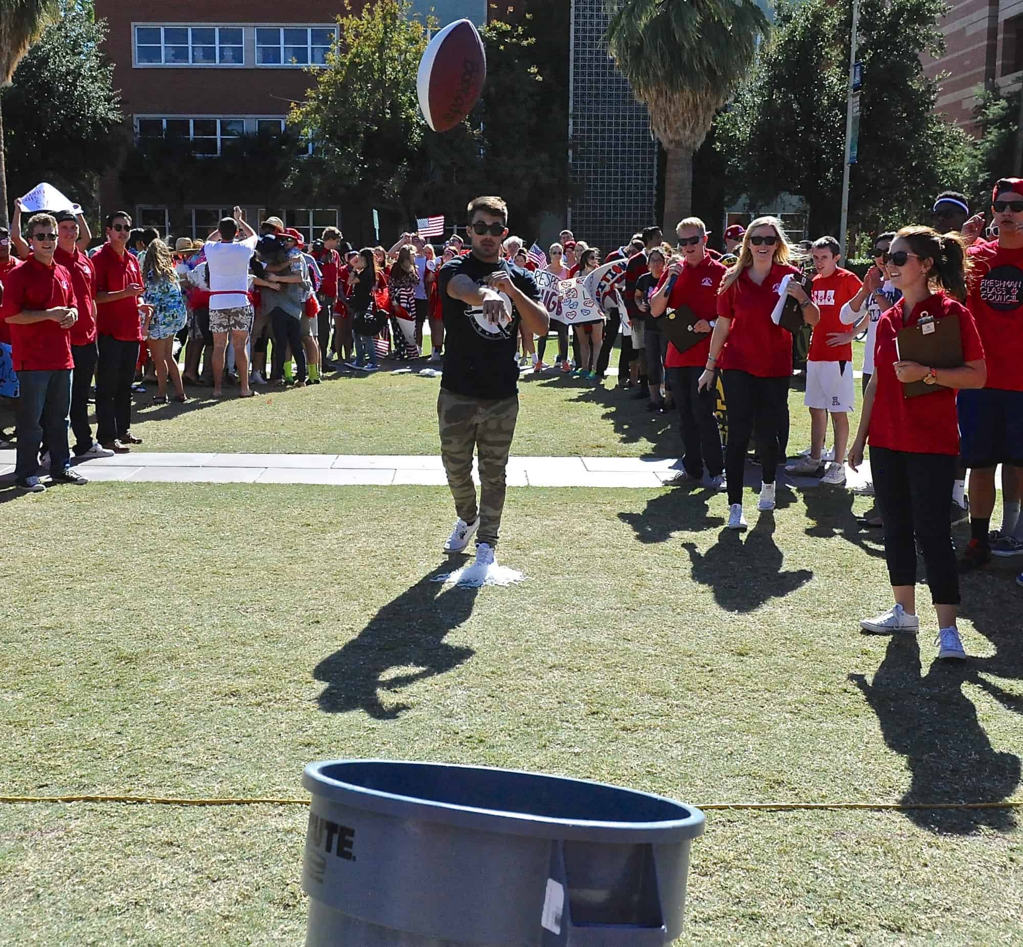 Mall Ball Toss Contest