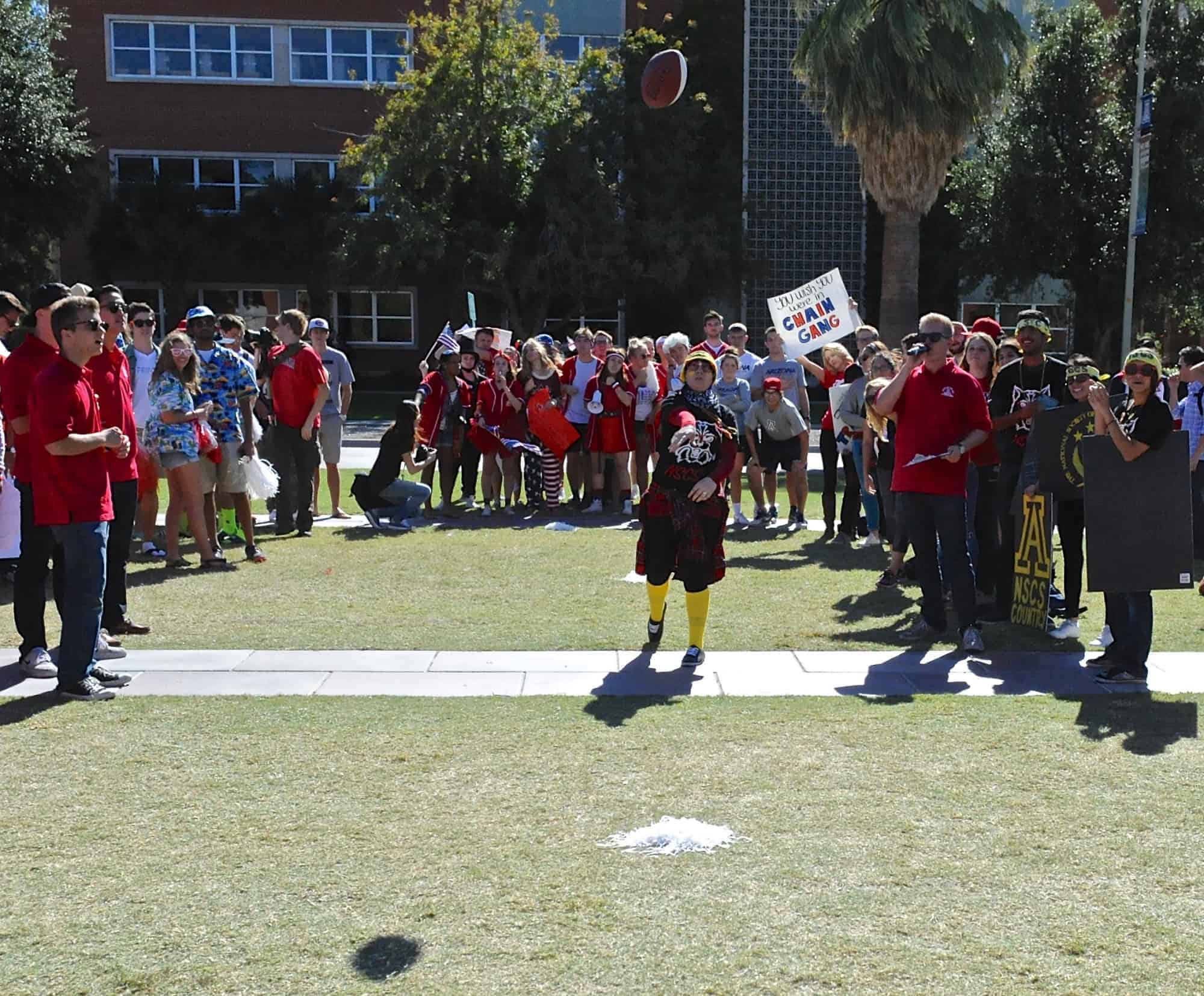 Mall Ball Toss Contest