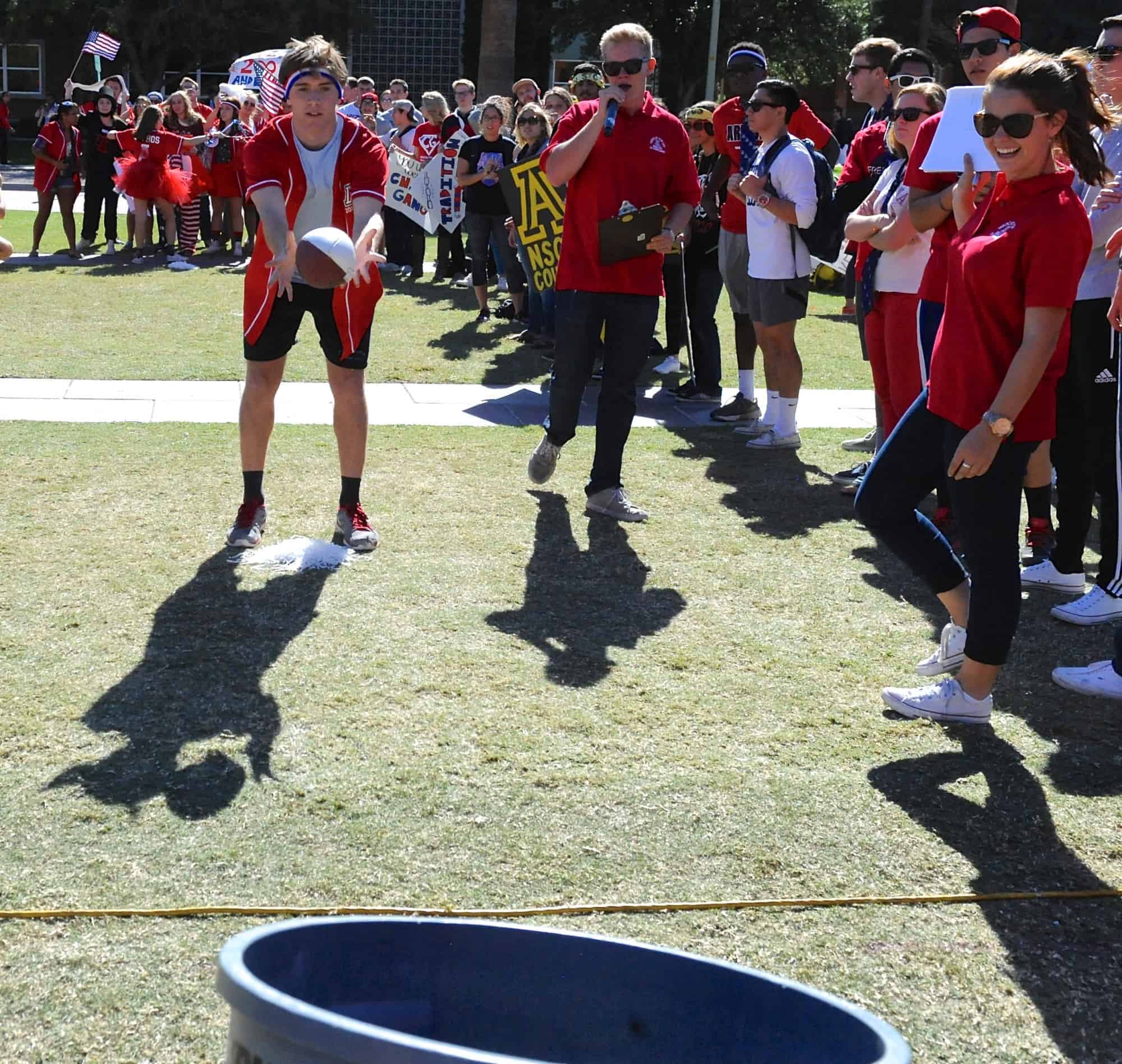 Mall Ball Toss Contest
